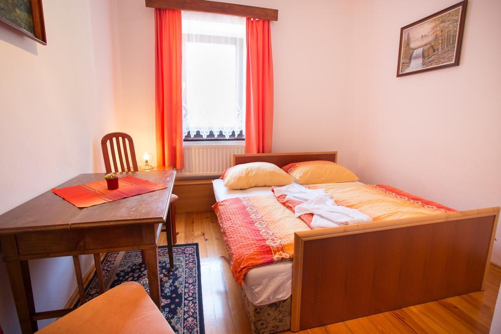 Guest House Gostisce Gacnk V Logu سيركنو الغرفة الصورة